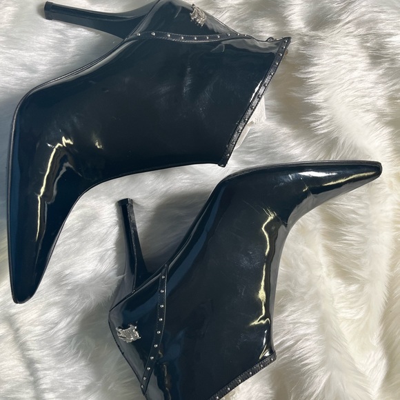 Authentic Beautiful Rockstar Black Patent Burberry Ankle Boots w/ Studs - Picture 1 of 16